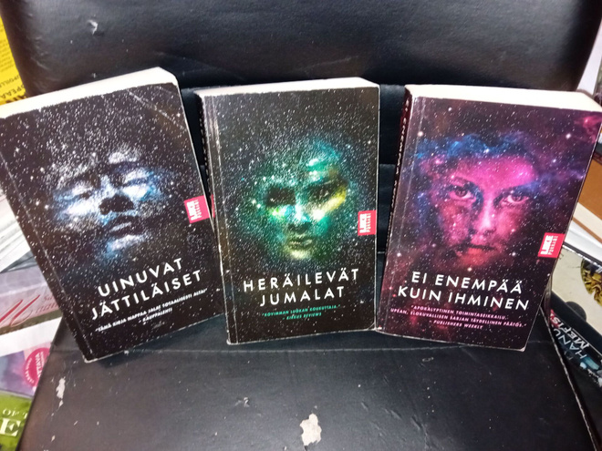 Neuvel : Themis trilogia  ( SIS POSTIKULU )