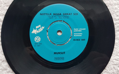 Muksut – Niityllä Missä Sirkat Soi / Kierrelkää, Kierrelkää!