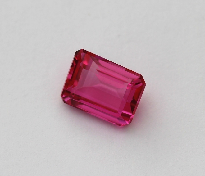 Hieno Iso Pinkki Safiiri 7.98ct  (SYNTH)