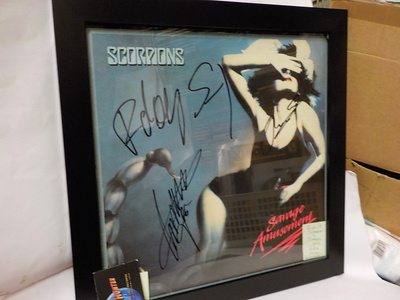 SCORPIONS - SAVAGE AMUSEMENT KANNET KOLMELLA NIMMARILLA