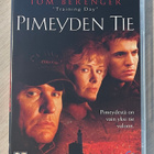 Pimeyden tie (2001) Tom Berenger - pikkukuva 1