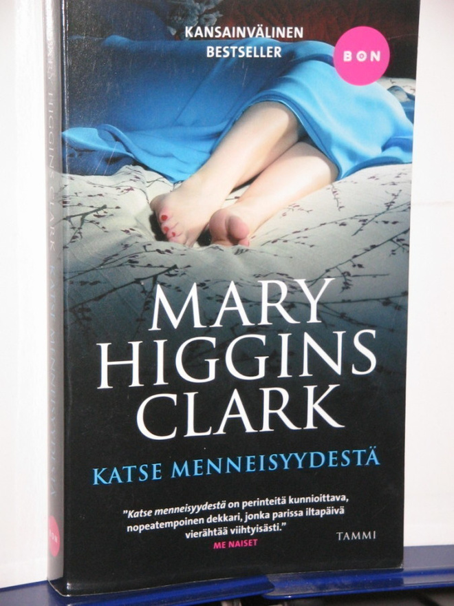 Mary Higgins Clark : KATSE MENNEISYYDESTÄ
