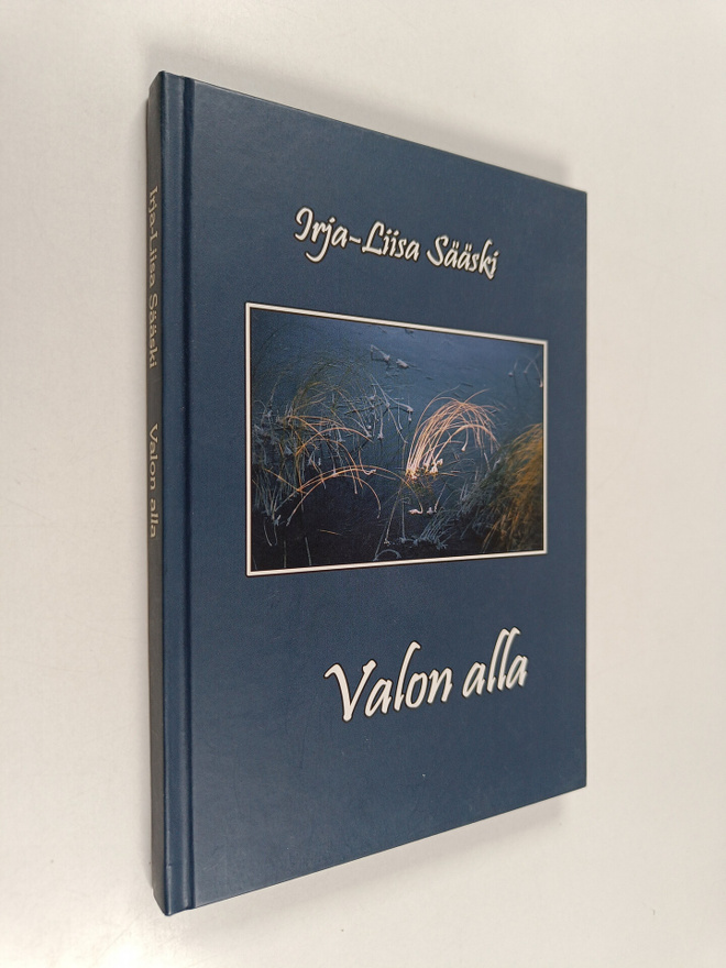 Irja-Liisa Sääski : Valon alla (signeerattu)