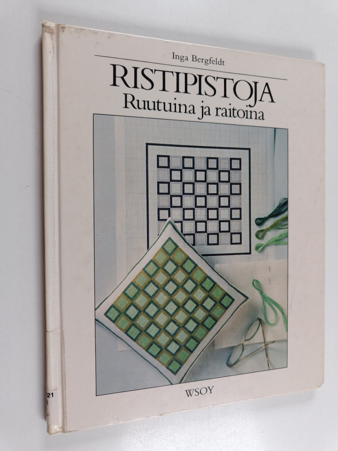 Inga Bergfeldt : Ristipistoja ruutuina ja raitoina