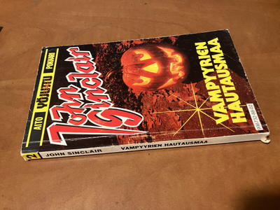 YÖJUTTU POKKARI 2 VAMPYYRIEN HAUTAUSMAA