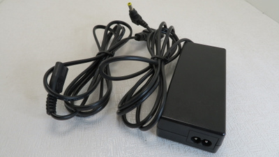 Fujitsu Lifebook laturi 19V 4.22A 80W / Amilo