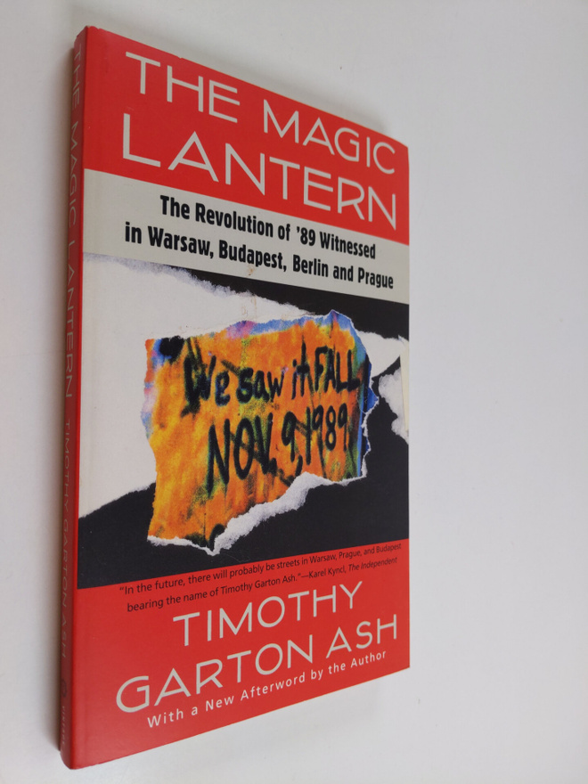 Timothy Garton Ash : The Magic Lantern - The Revolution o...
