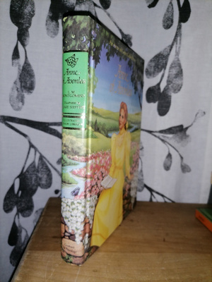 L. M. Montgomery - Anne of Avonlea - illustr. Clare Sieffert