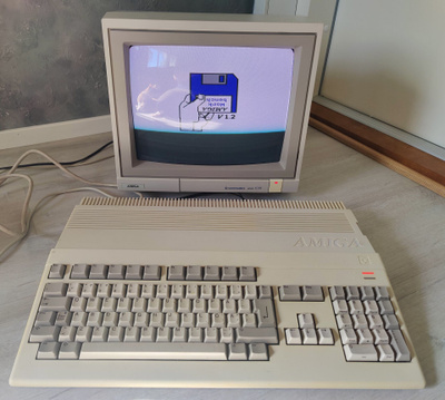 Amiga 500 tietokone (Chicken Lips)