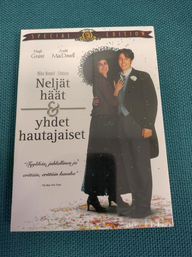 4. HÄÄT JA 1. HAUTAJAISET (Hugh Grant) UUSI***