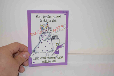 Postikortti (K) nainen