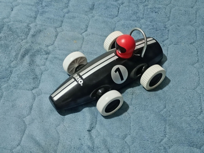 BRIO radio-ohattava Kilpa auto 26cm