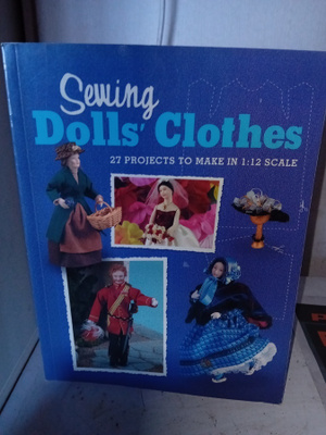SEWING DOLLS CLOTHES ( SIS POSTIKULU )