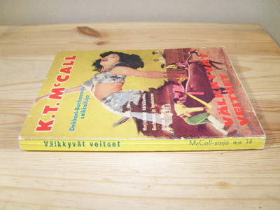 K. T. McCall sarja no 14 Välkkyvät veitset