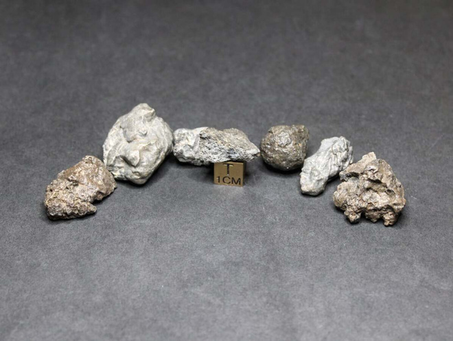 Meteoriitti harmaa eukriitti 50.21 grammaa 7 kpl Libya