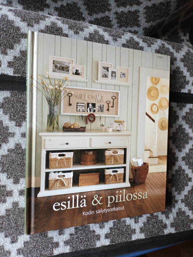 Fay: Esillä ja piilossa. Kodin säilytysratkakisut