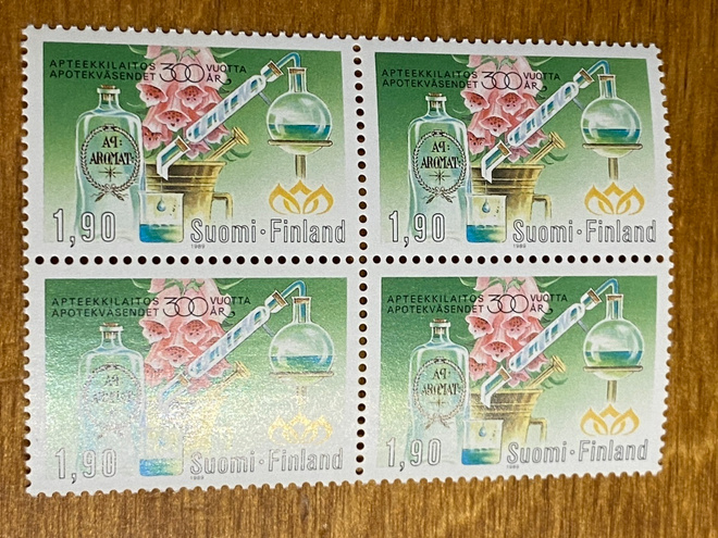 APTEEKKILAITOS SUOMESSA 150 VUOTTA NELIÖ**