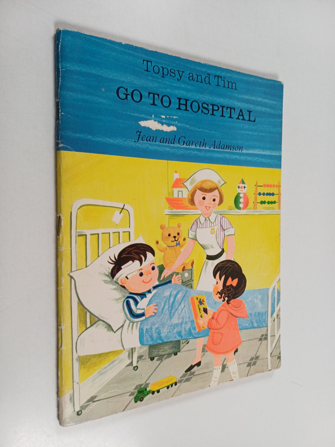 Jean Adamson : Topsy and Tim go to hospital