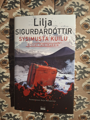 Lilja Sigurdardottir : Sysimusta kuilu 1p
