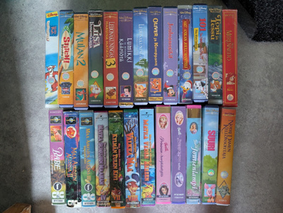 ISO KASA LASTEN VHS-ELOKUVIA