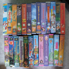 ISO KASA LASTEN VHS-ELOKUVIA - pikkukuva 1