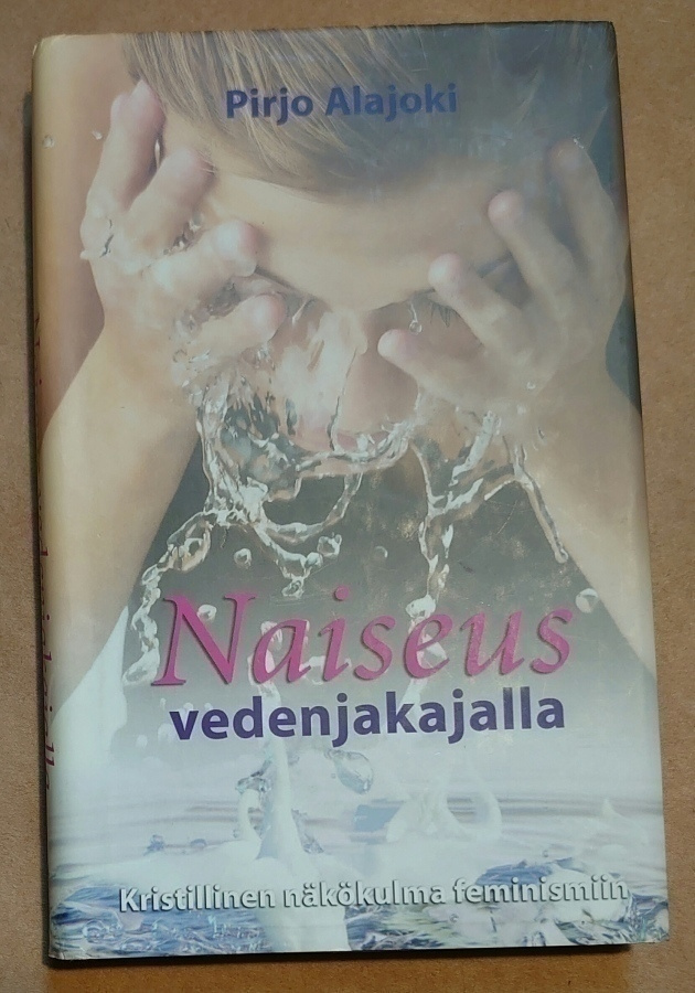 Pirjo Alajoki - Naiseus Vedenjakajalla
