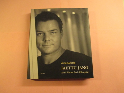 Jari Sillanpää kirja Jaettu Jano .Kirjoittanut Aino Suhola.