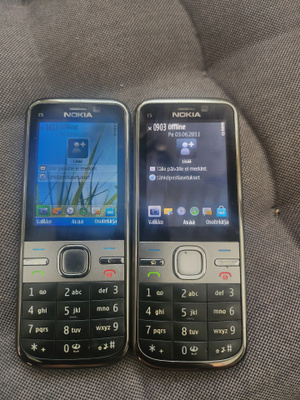 2kpl Nokia C5-00 puhelinta