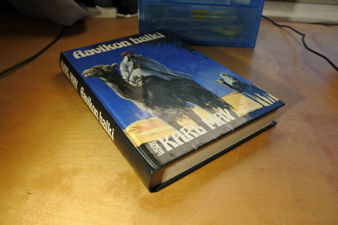 Karl May: Aavikon halki, sidottu, hyvä