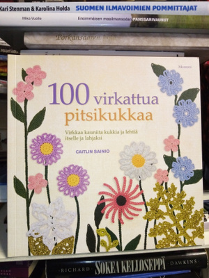 Sainio :  100 virkattua pitsikukkaa ( SIS POSTIKULU)