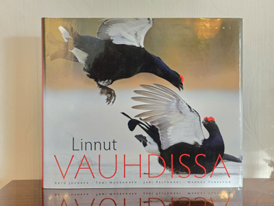 Linnut Vauhdissa -valokuvakirja