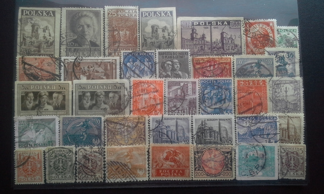 PUOLA VANHAA postimerkkejä o 36 kpl