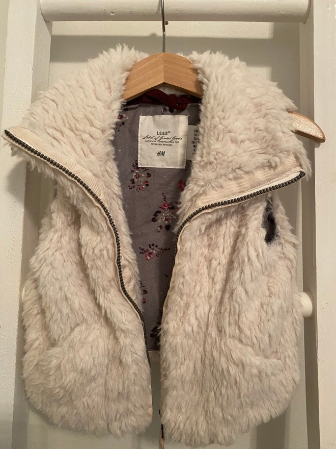 H&M logg: suloinen karvaliivi 116, uudenv.