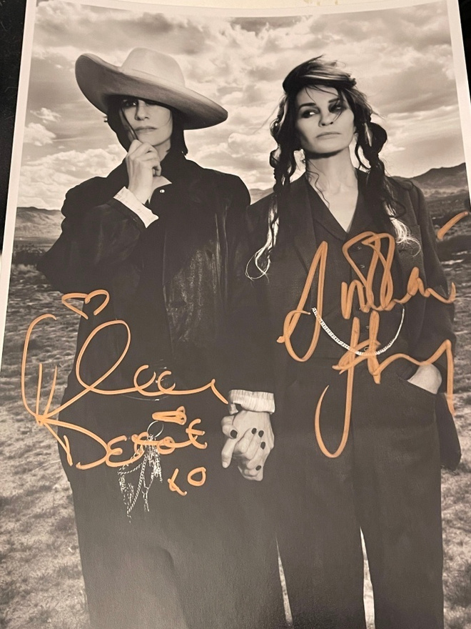 Shakespears Sister kuva nimikirjoituksilla