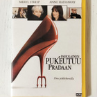 PAHOLAINEN PUKEUTUU PRADAAN DVD - pikkukuva 1