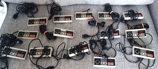 14 Kpl Nintendo NES -ohjaimia