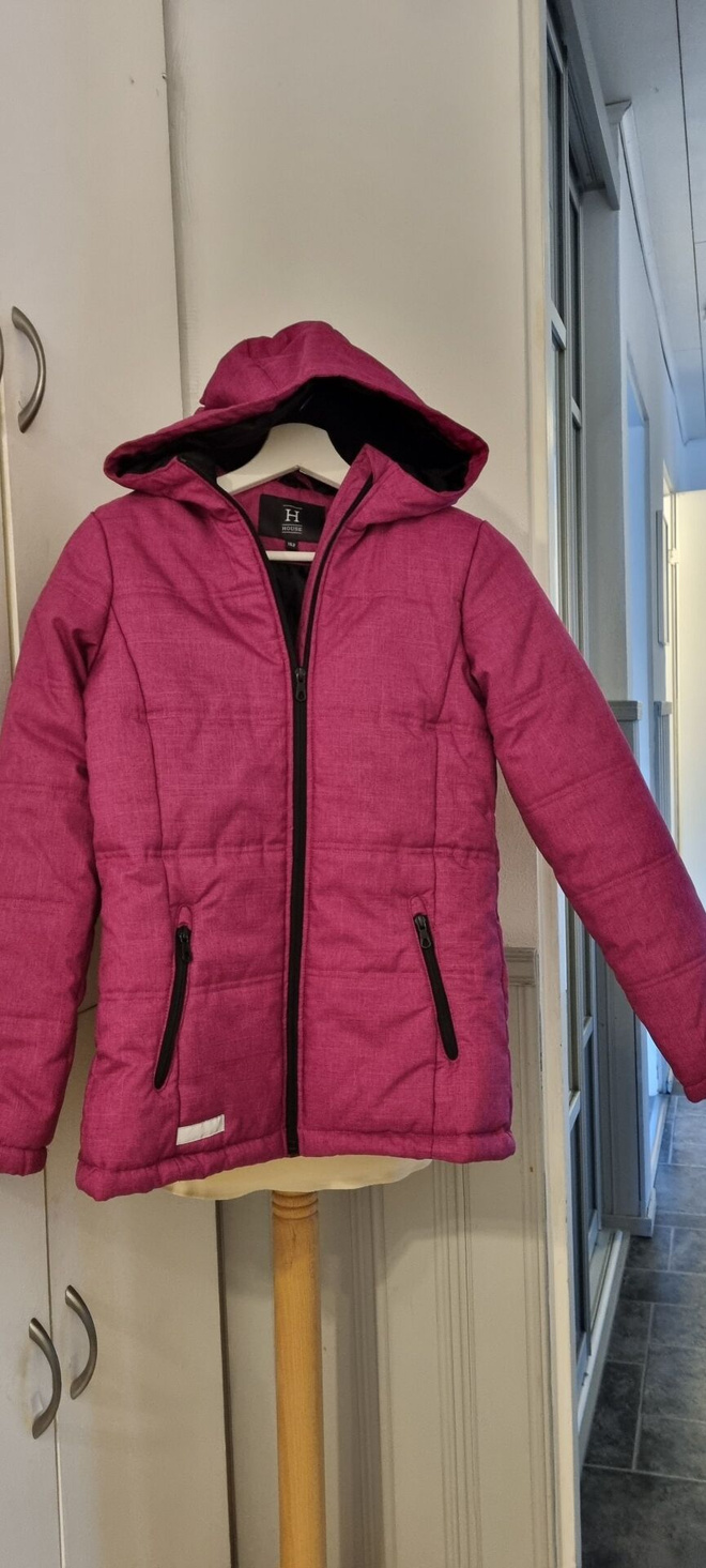 Uudenveroinen Toppatakki,koko 152 cm.