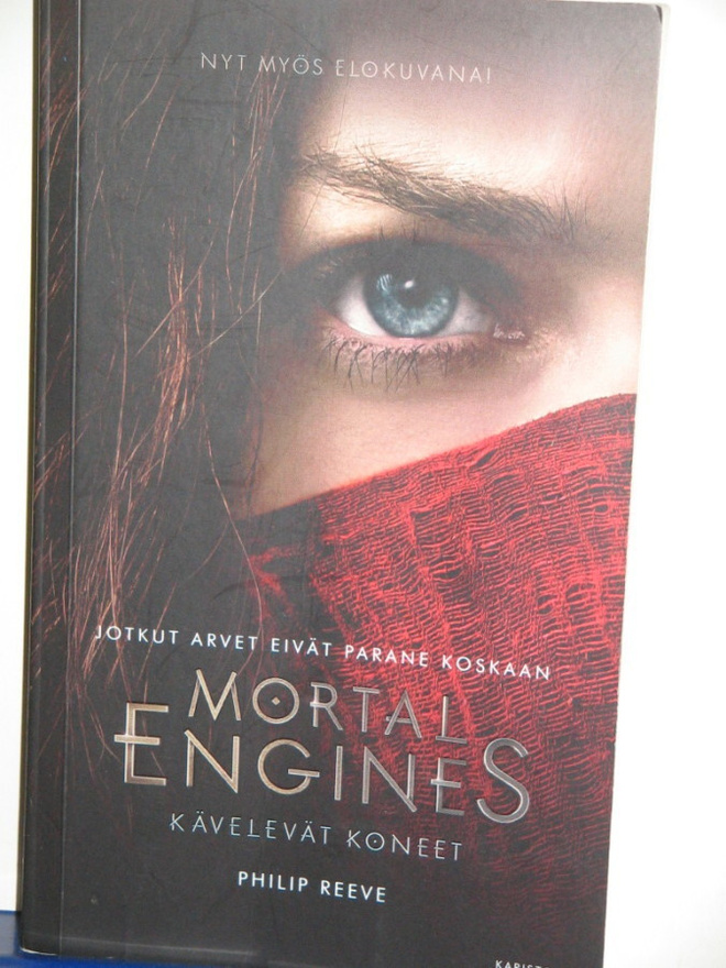 Philip Reeve : MORTAL ENGINES  Kävelevät koneet