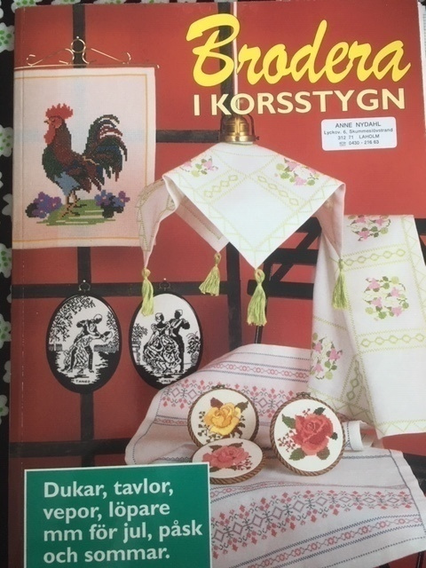 Ristipistomalleja Brodera i korsstygn