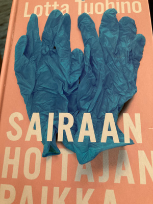LOTTA TUOHINO: SAIRAANHOITAJAN PAIKKA