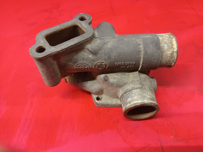 Termostaattikotelo BMW M20 moottoreihin 1265055