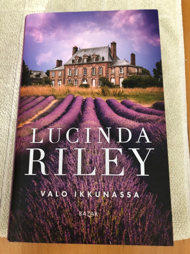 Lucinda Riley: Valo ikkunassa. 2023. 1.p.