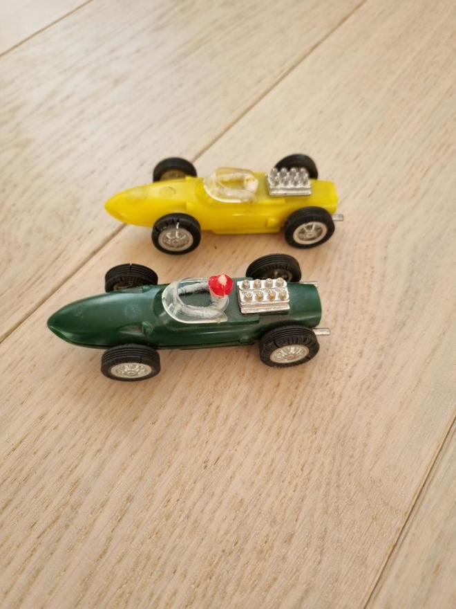 Autoradan autot 2 kpl retro
