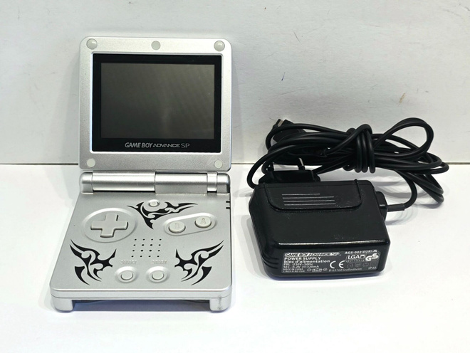 Gameboy Advance SP konsoli