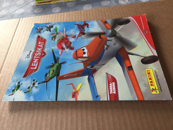 DISNEY PANINI LENTSIKAT TARRA-ALBUMI HYVÄ