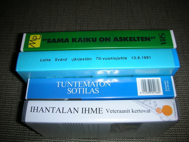4 kpl Suomen sotahistoria vhs-kasettia