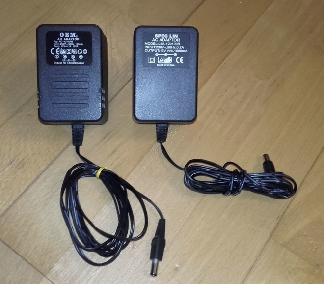 Virtalähde 12V 1A DC 5.5mm ID 2.5mm mm. Telewell lineaarin