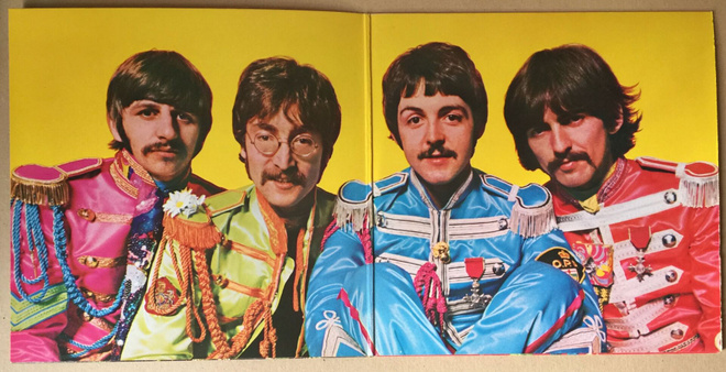  Beatles - Sgt Pepper's Lonely Hearts Club Band LP