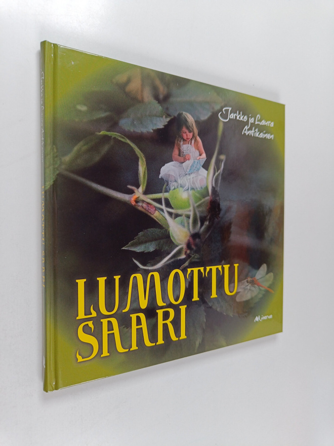 Laura Antikainen ym. : Lumottu saari