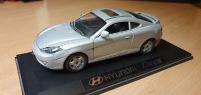 Hyundai Coupe 1:26 pienoismalli, metalli
